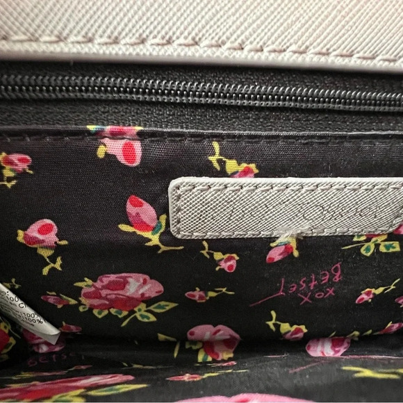 Betsy Johnson small bag. Gray and gold chain. - Picture 6 of 6